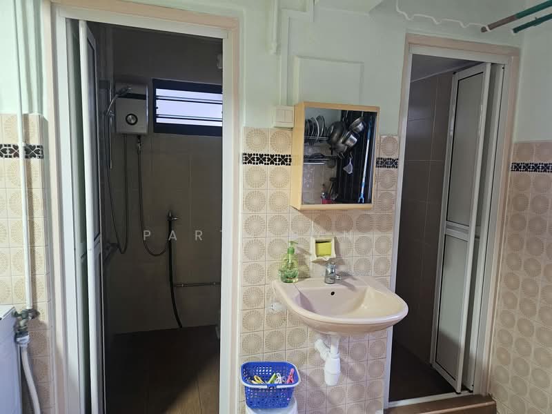 1 Tanjong Pagar Plaza, 1 Tanjong Pagar Plaza, Room Rental, 200 sqft, HDB Flat For Rent, by Parthiban ., 500099748 - Bathroom - PropertyGuru.com.sg