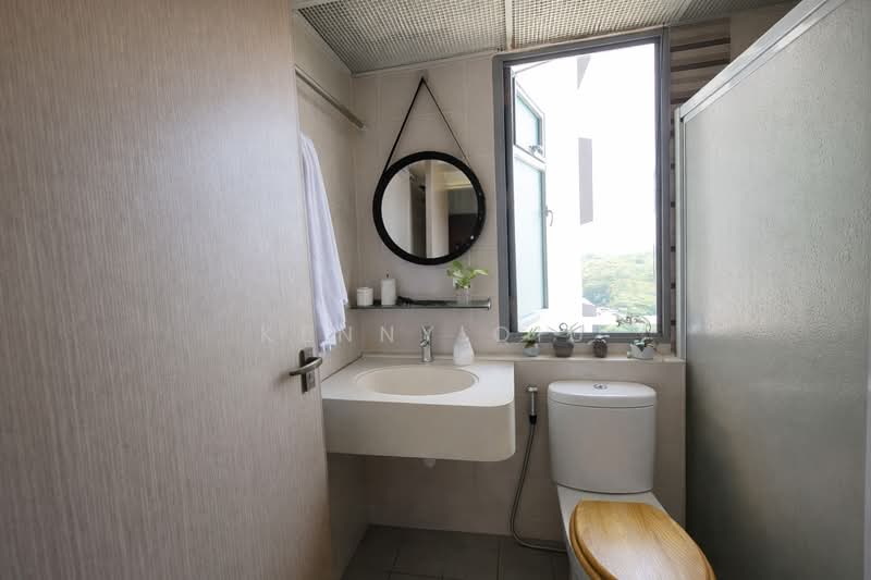 477C Upper Serangoon View, 477C Upper Serangoon View, 3 Bedrooms, 990 sqft, HDB Flat For Sale, by Kenny Qiu, 500099757 - Master Bath - PropertyGuru.com.sg