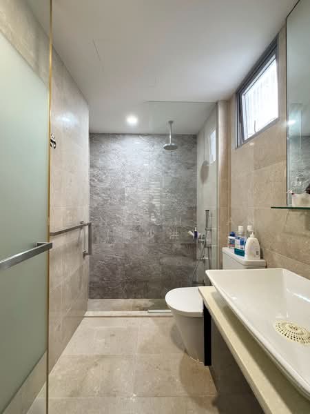 Hillsta Condominium For Sale at S$ 1,799,999 | PropertyGuru Singapore - Bathroom