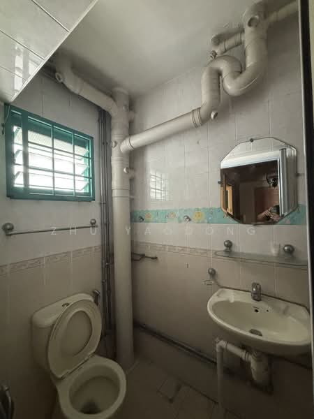 350B Canberra Road HDB Flat For Sale at S$ 690,000 | PropertyGuru Singapore - Bathroom
