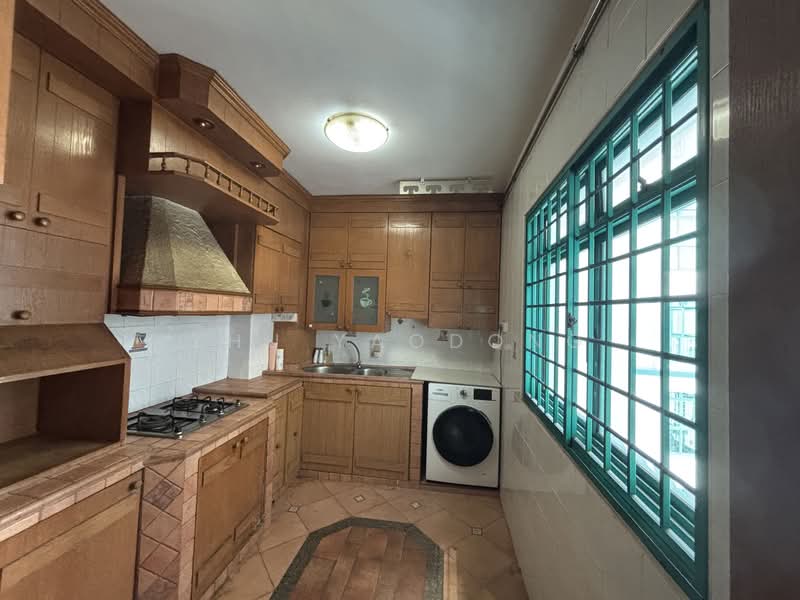 350B Canberra Road HDB Flat For Sale at S$ 690,000 | PropertyGuru Singapore - Kitchen