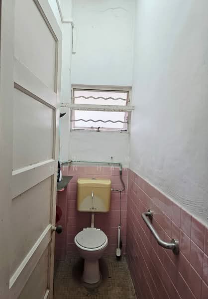 Thomson Park Semi-D - Jalan Belibas / Jalan Sembilang Semi-Detached House For Sale at S$ 6,500,000 | PropertyGuru Singapore - Level 1 Toilet
