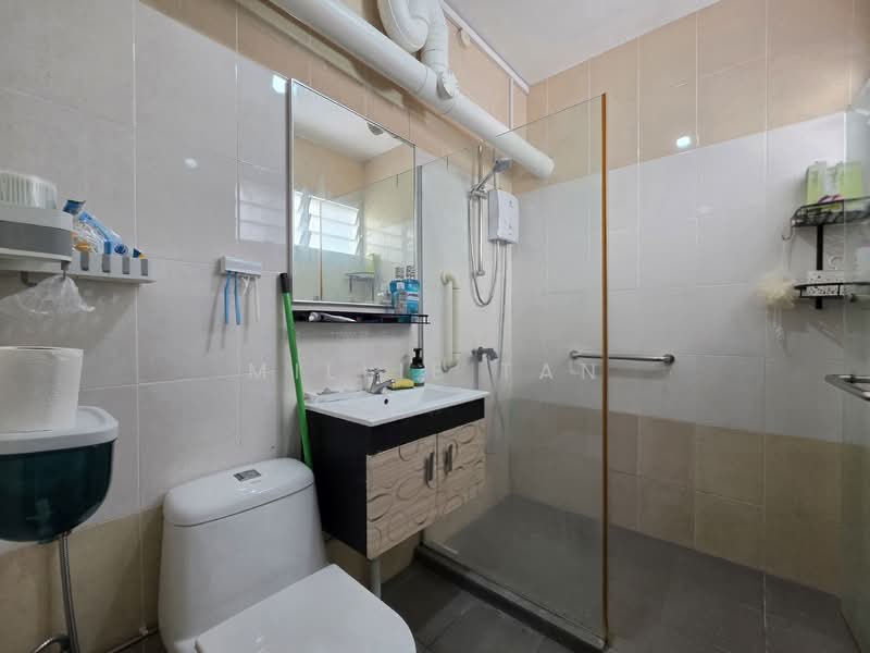 133 Lorong Ah Soo, 133 Lorong Ah Soo, 3 Bedrooms, 1,119 sqft, HDB Flat For Sale, by Millie Tan, 500099800 - Bathroom - PropertyGuru.com.sg
