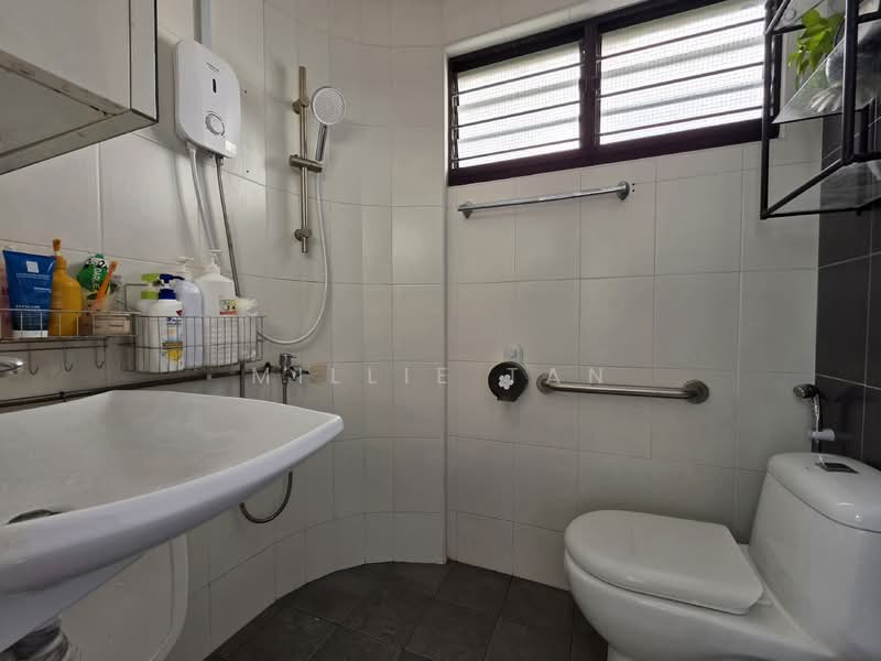 133 Lorong Ah Soo, 133 Lorong Ah Soo, 3 Bedrooms, 1,119 sqft, HDB Flat For Sale, by Millie Tan, 500099800 - Bathroom - PropertyGuru.com.sg