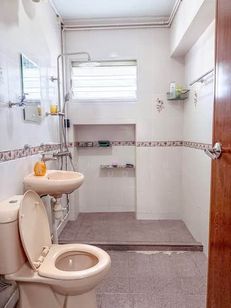 659 Jalan Tenaga HDB Flat For Sale at S$ 740,000 | PropertyGuru Singapore - Bathroom
