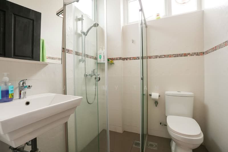 The Riverina Terraced House For Sale at S$ 3,180,000 | PropertyGuru Singapore - Bathroom
