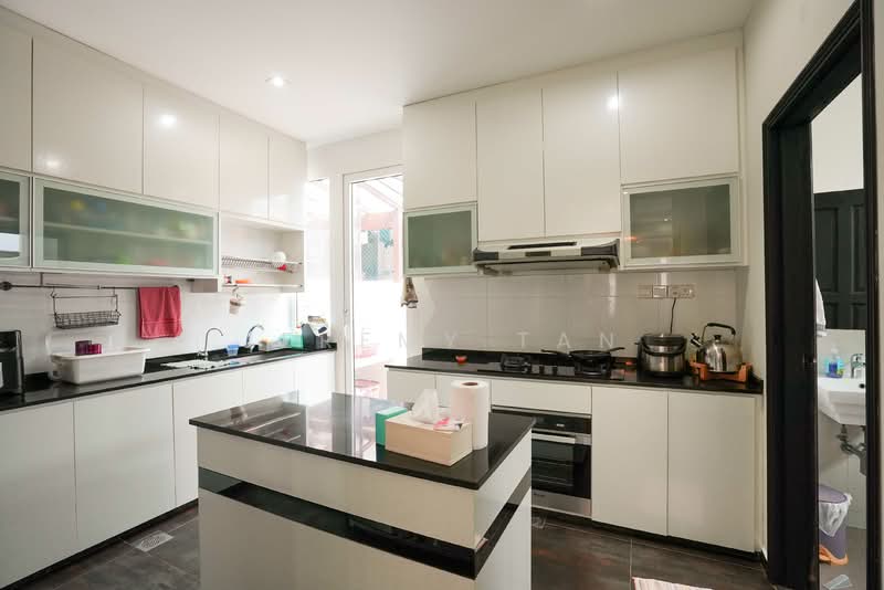 The Riverina Terraced House For Sale at S$ 3,180,000 | PropertyGuru Singapore - Kitchen