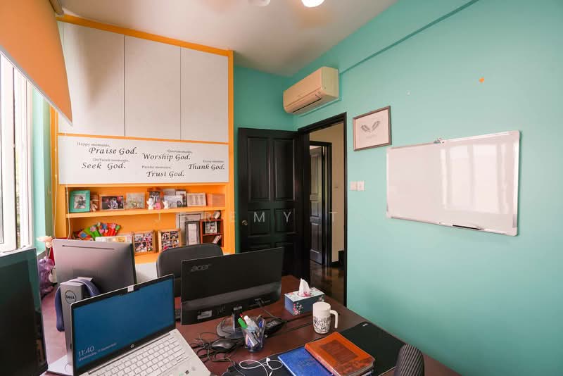 The Riverina Terraced House For Sale at S$ 3,180,000 | PropertyGuru Singapore - Study