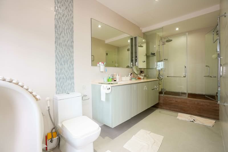 The Riverina Terraced House For Sale at S$ 3,180,000 | PropertyGuru Singapore - Bathroom