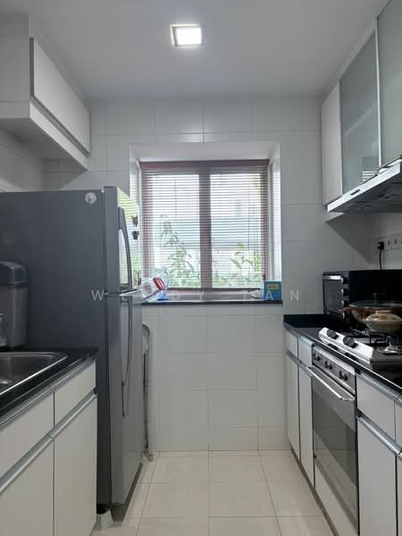 Cote D'Azur Condominium For Sale at S$ 1,800,000 | PropertyGuru Singapore - Kitchen