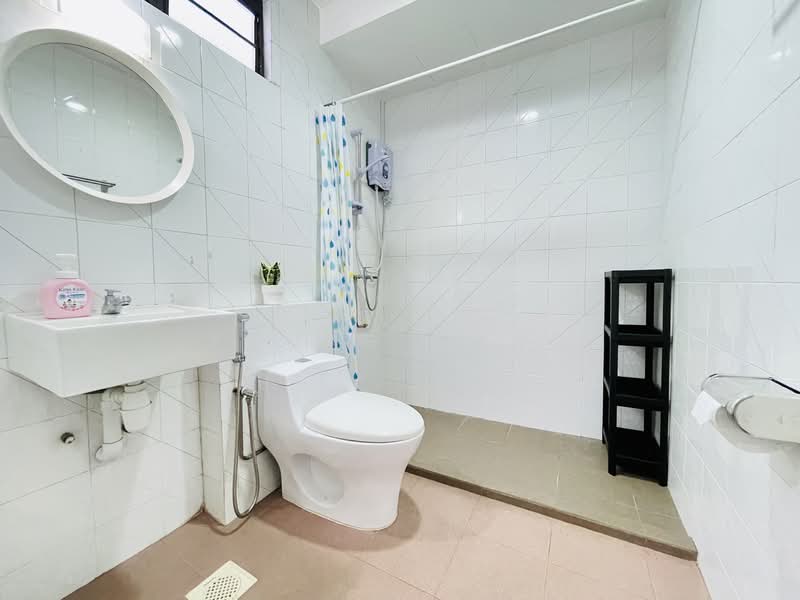 Sixth Avenue Centre, 805 Bukit Timah Road, Room Rental, 200 sqft, Apartment For Rent, by Young Chng, 500099854 - Bathroom - PropertyGuru.com.sg