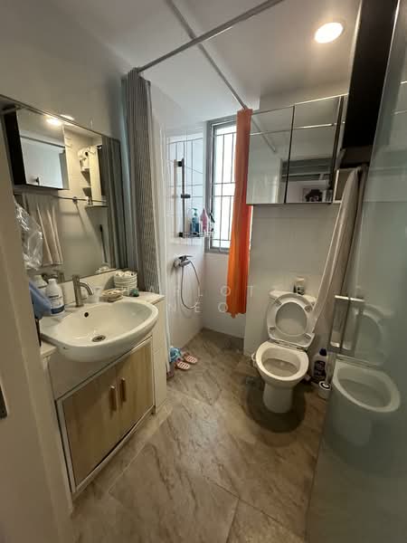 Rare Patio Loft Near Boon Keng | High Ceiling | Renovated, , 3 Bedrooms, 1,410 sqft, Condominium For Sale, by Charlotte Neo, 500099866 - Bathroom - PropertyGuru.com.sg