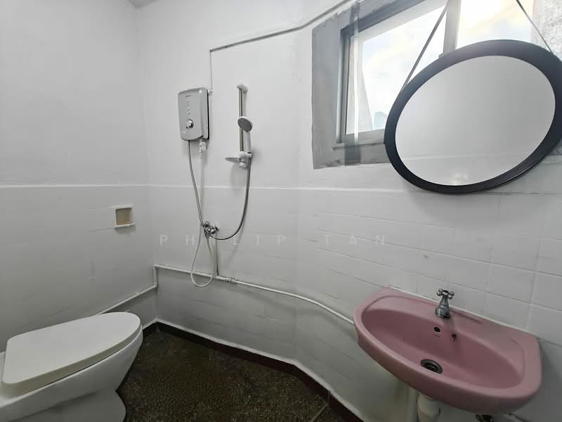 Lloyd Mansion, 3 Lloyd Road, Room Rental, 180 sqft, Apartment For Rent, by Philip Tan, 500099871 - Bathroom - PropertyGuru.com.sg