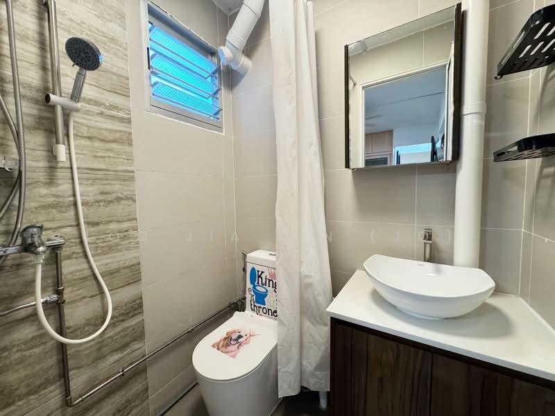 736 Yishun Street 72, 736 Yishun Street 72, 2 Bedrooms, 721 sqft, HDB Flat For Rent, by Loo Jia Bin (Jo), 500099876 - Bathroom - PropertyGuru.com.sg