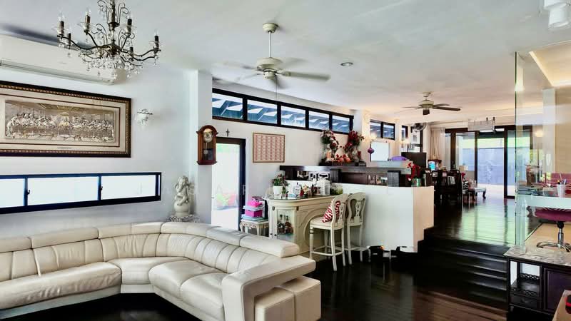 ⭐️⭐️LANDED7772 @ Braddell Height Estate Detached Detached House For Sale at S$ 12,000,000 | PropertyGuru Singapore - Living Room
