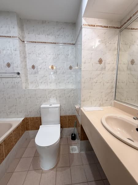 Hume Park I, 9 Hume Avenue, 3 Bedrooms, 1,582 sqft, Condominium For Rent, by Victoria Tan, 500099880 - Bathroom - PropertyGuru.com.sg