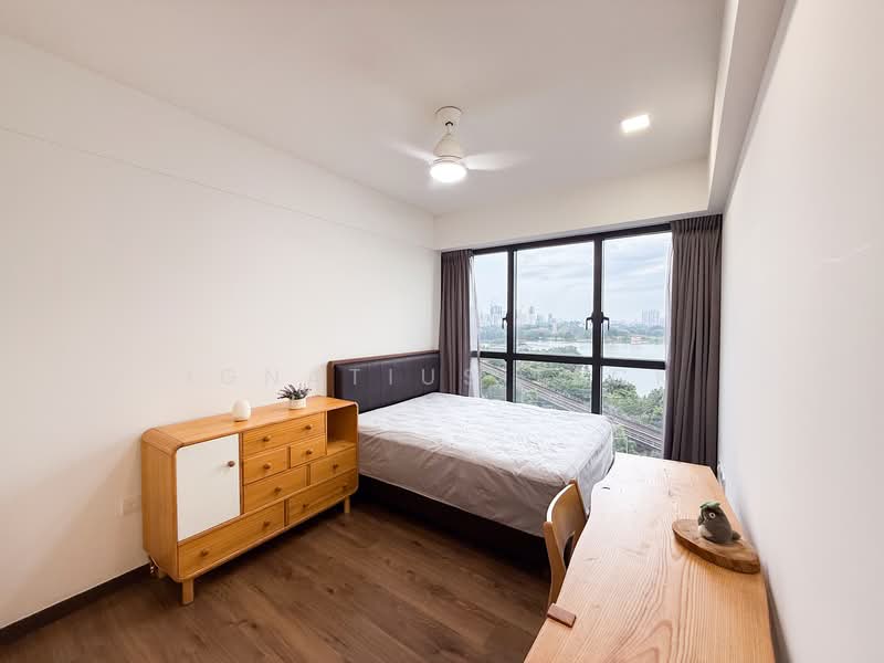 Lake Grande Condominium For Sale at S$ 1,350,000 | PropertyGuru Singapore - Bedroom