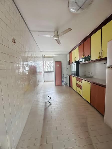 112 Bishan Street 12 HDB Flat For Sale at S$ 760,000 | PropertyGuru Singapore - Kitchen