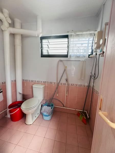 112 Bishan Street 12 HDB Flat For Sale at S$ 760,000 | PropertyGuru Singapore - Bathroom