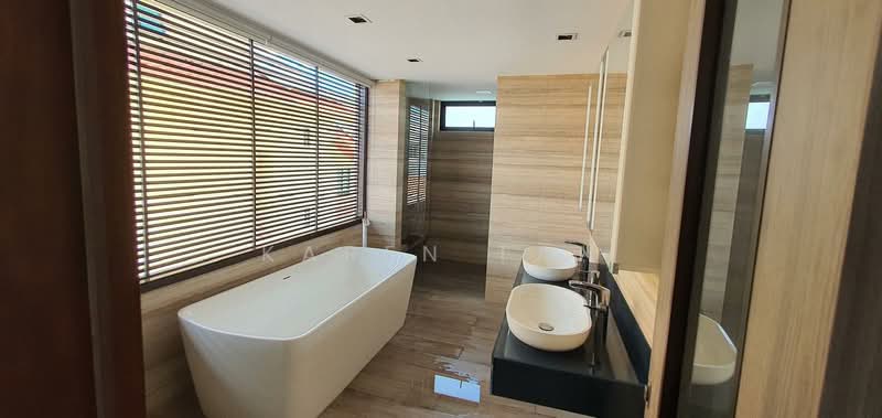 Bedok Avenue, Bedok Avenue, 5 Bedrooms, 4,800 sqft, Detached House For Rent, by Karen Tan, 500099901 - Bathroom - PropertyGuru.com.sg