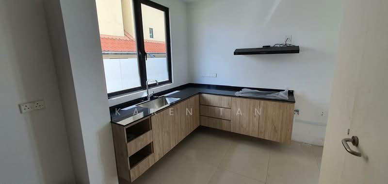 Bedok Avenue, Bedok Avenue, 5 Bedrooms, 4,800 sqft, Detached House For Rent, by Karen Tan, 500099901 - Kitchen - PropertyGuru.com.sg