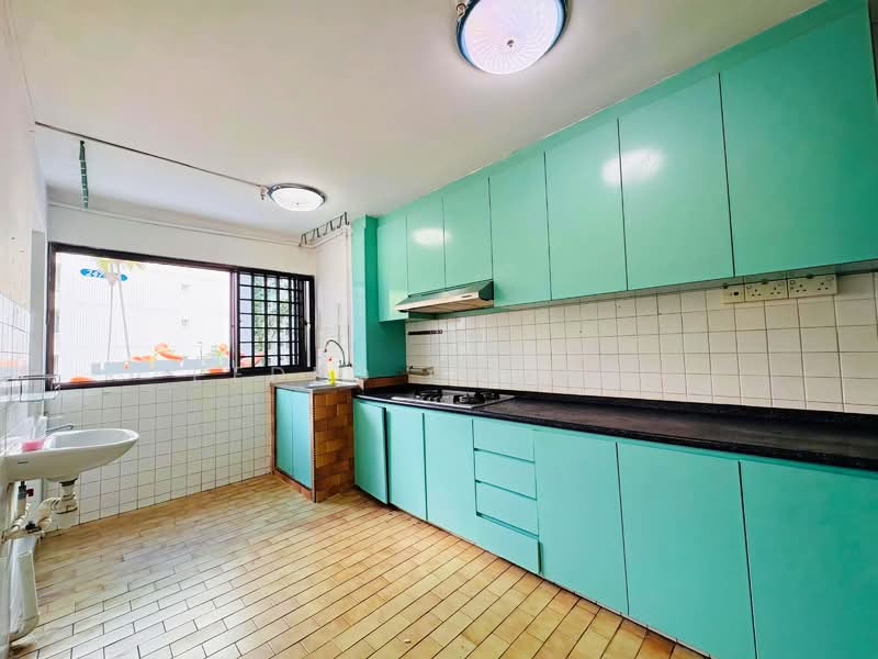 251 Yishun Ring Road HDB Flat For Sale at S$ 460,000 | PropertyGuru Singapore - Kitchen