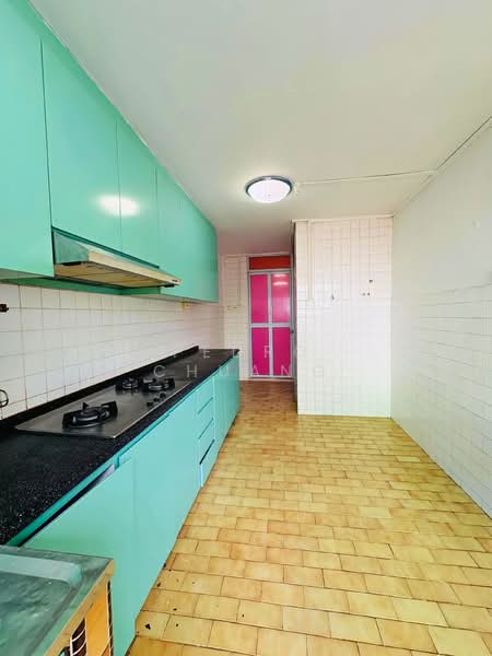 251 Yishun Ring Road HDB Flat For Sale at S$ 460,000 | PropertyGuru Singapore - Kitchen