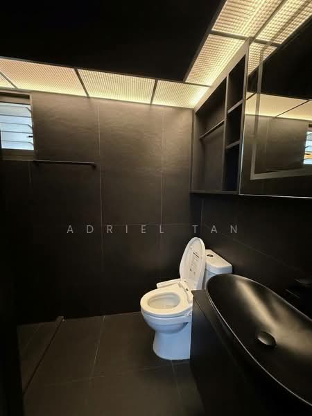 479B Yishun Street 42 HDB Flat For Sale at S$ 640,000 | PropertyGuru Singapore - Bathroom