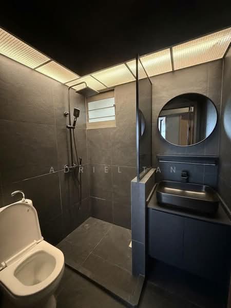 479B Yishun Street 42 HDB Flat For Sale at S$ 640,000 | PropertyGuru Singapore - Bathroom