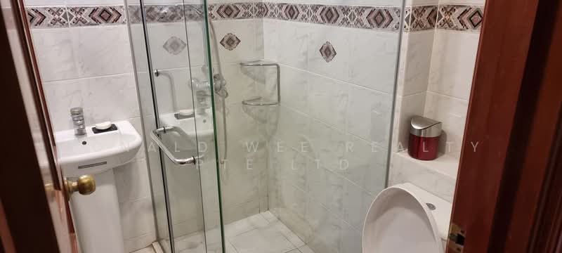 Aspen Heights, 261 River Valley Road, 2 Bedrooms, 883 sqft, Condominium For Rent, by RONALD, 500099910 - Bathroom - PropertyGuru.com.sg