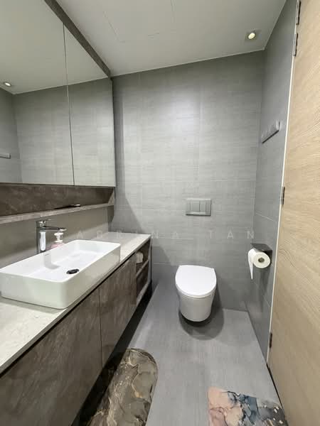 Sennett Residence, 31 Pheng Geck Avenue, 2 Bedrooms, 818 sqft, Condominium For Rent, by Sabrina Tan, 500099911 - Bathroom - PropertyGuru.com.sg