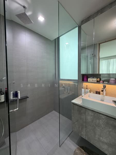 Sennett Residence, 31 Pheng Geck Avenue, 2 Bedrooms, 818 sqft, Condominium For Rent, by Sabrina Tan, 500099911 - Bathroom - PropertyGuru.com.sg