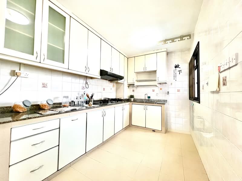 815 Jellicoe Road HDB Flat For Sale at S$ 1,100,000 | PropertyGuru Singapore - Kitchen