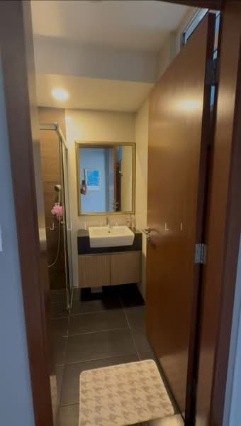 Parc Imperial, 253 Pasir Panjang Road, Room Rental, 140 sqft, Condominium For Rent, by Julian Li, 500099918 - Bathroom - PropertyGuru.com.sg