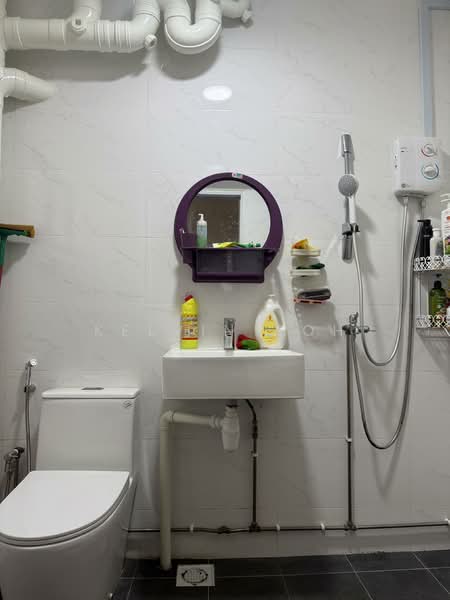 826 Woodlands Street 81 HDB Flat For Sale at S$ 698,000 | PropertyGuru Singapore - Bathroom