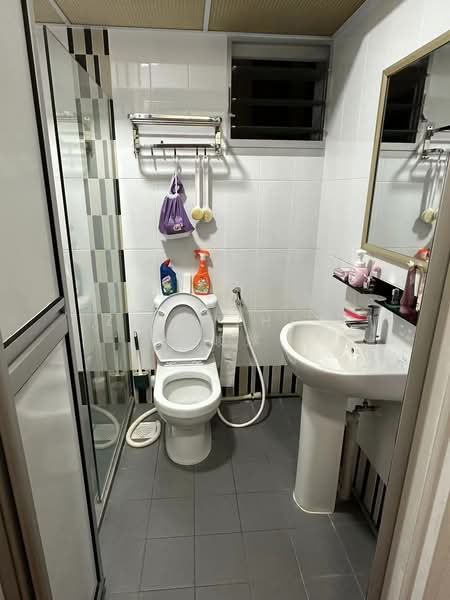 10A Bendemeer Light, 10A Bendemeer Road, 3 Bedrooms, 1,001 sqft, HDB Flat For Rent, by Zion Zhao 赵峻慷, 500099930 - Bathroom - PropertyGuru.com.sg