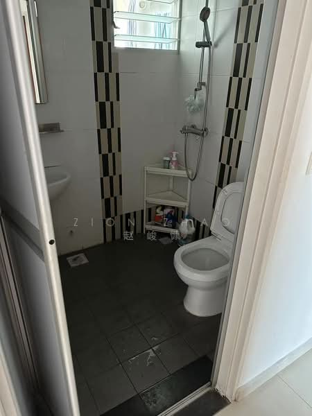 10A Bendemeer Light, 10A Bendemeer Road, 3 Bedrooms, 1,001 sqft, HDB Flat For Rent, by Zion Zhao 赵峻慷, 500099930 - Bathroom - PropertyGuru.com.sg