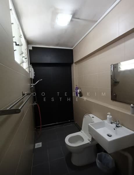 522 Jelapang Road, 522 Jelapang Road, Room Rental, 180 sqft, HDB Flat For Rent, by Foo Tee Kim Esther, 500099941 - Bathroom - PropertyGuru.com.sg