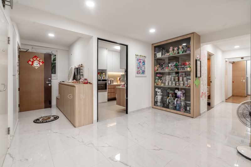 445A Clementi Avenue 3 HDB Flat For Sale at S$ 1,499,999 | PropertyGuru Singapore - Entrance/Kitchen