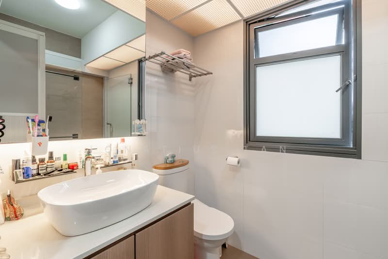445A Clementi Avenue 3 HDB Flat For Sale at S$ 1,499,999 | PropertyGuru Singapore - Master Bathroom