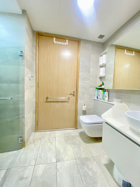 High Park Residences Condominium For Sale at S$ 1,050,000 | PropertyGuru Singapore - Bathroom