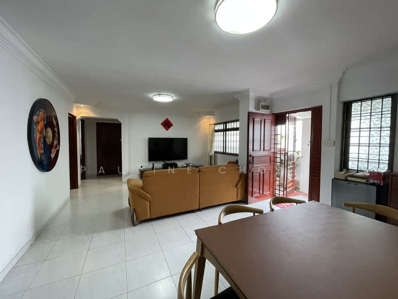 447 Choa Chu Kang Avenue 4 HDB Flat For Sale at S$ 560,000 | PropertyGuru Singapore - Living Room