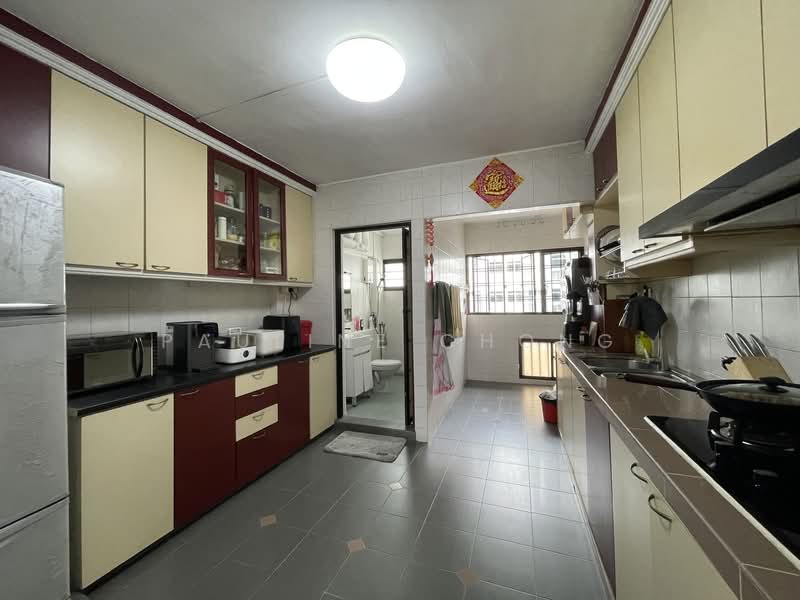 447 Choa Chu Kang Avenue 4 HDB Flat For Sale at S$ 560,000 | PropertyGuru Singapore - Kitchen