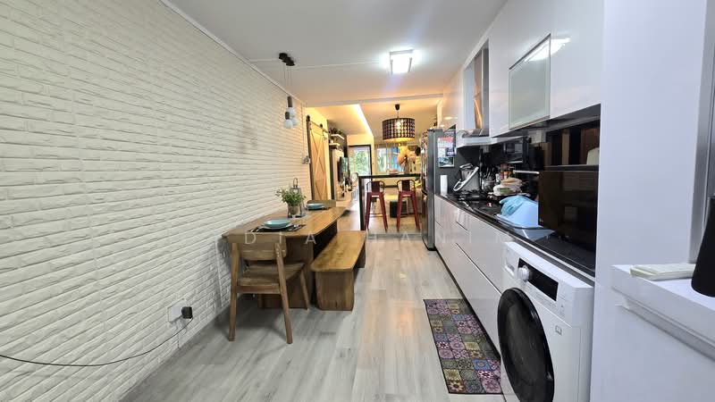 803 Tampines Avenue 4 HDB Flat For Sale at S$ 440,000 | PropertyGuru Singapore - Kitchen
