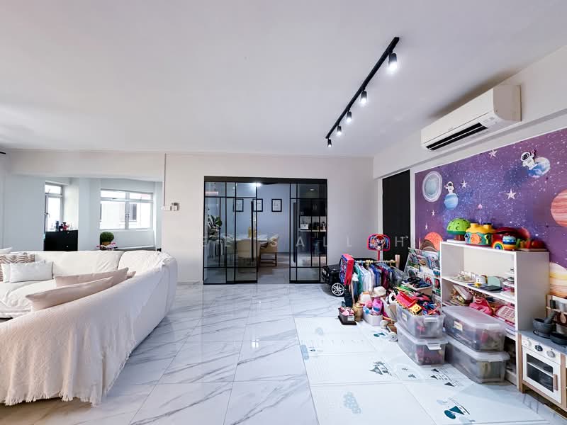 207 Pasir Ris Street 21 HDB Flat For Sale at S$ 928,000 | PropertyGuru Singapore - Living Room
