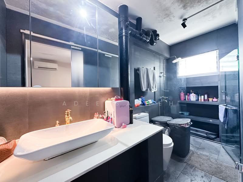 207 Pasir Ris Street 21 HDB Flat For Sale at S$ 928,000 | PropertyGuru Singapore - Bathroom