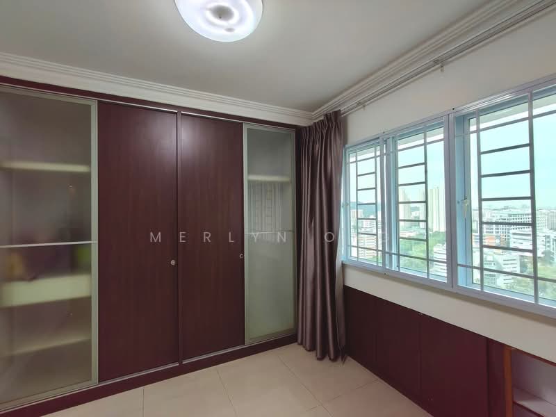 298 Bukit Batok Street 22 HDB Flat For Sale at S$ 750,000 | PropertyGuru Singapore - Bedroom