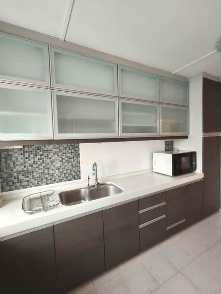 298 Bukit Batok Street 22 HDB Flat For Sale at S$ 750,000 | PropertyGuru Singapore - Kitchen