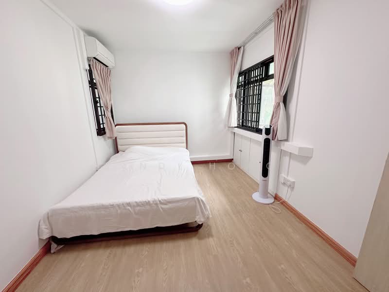 663B Jurong West Street 65 HDB Flat For Sale at S$ 618,000 | PropertyGuru Singapore - Bedroom