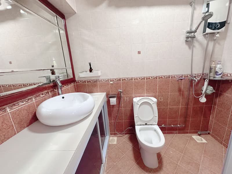 663B Jurong West Street 65 HDB Flat For Sale at S$ 618,000 | PropertyGuru Singapore - Bathroom